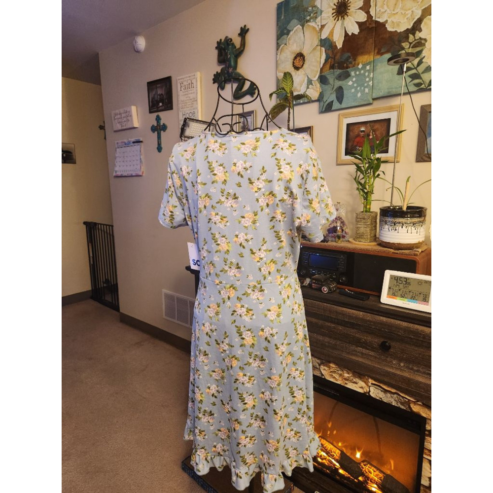 SO Blue Floral Ruffle Hem Dress Size L - Picture 4 of 9